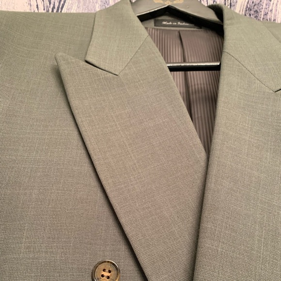 Club International 2-piece suit. 44L jacket, 38 waist - Picture 2 of 6